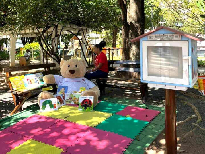 Praça Aquarius ganha nova Casinha da Leitura com festa para as crianças