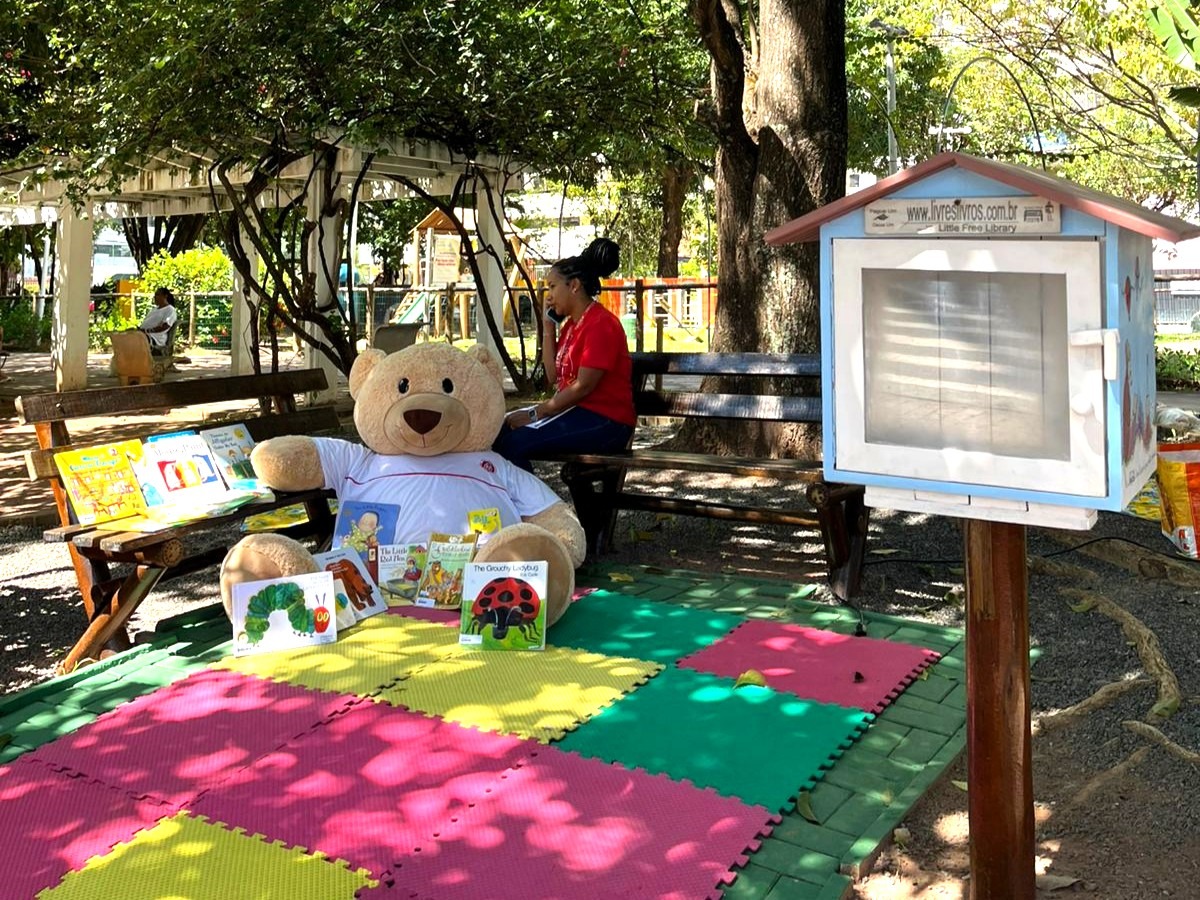 Praça Aquarius ganha nova Casinha da Leitura com festa para as crianças