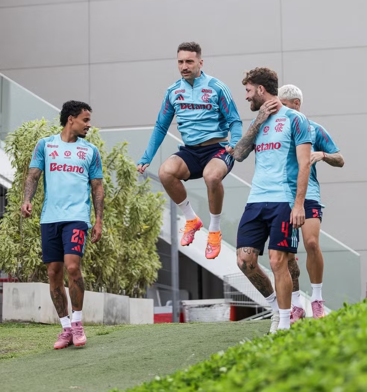 Vai pro jogo? Léo Ortiz treina e aumenta chances de enfrentar o Racing pela Libertadores