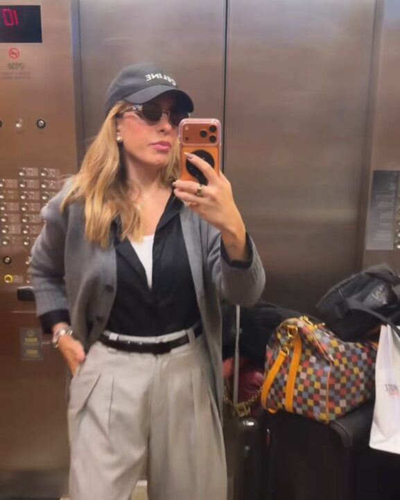 Lore Improta desembarca no Rio de Janeiro e exibe look confortável durante a gestação Lore Improta desembarca no Rio de Janeiro e exibe look confortável durante a gestação