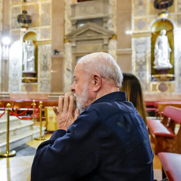 Lula visita Basílica de Nazaré e fala em ‘proteção divina’ após falha em avião da FAB