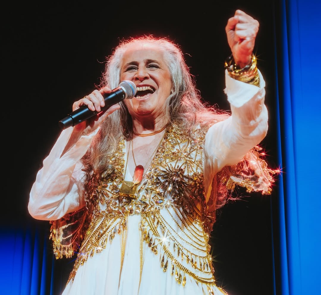 Maria Bethânia canta música inédita de Rita Lee durante show; veja vídeo
