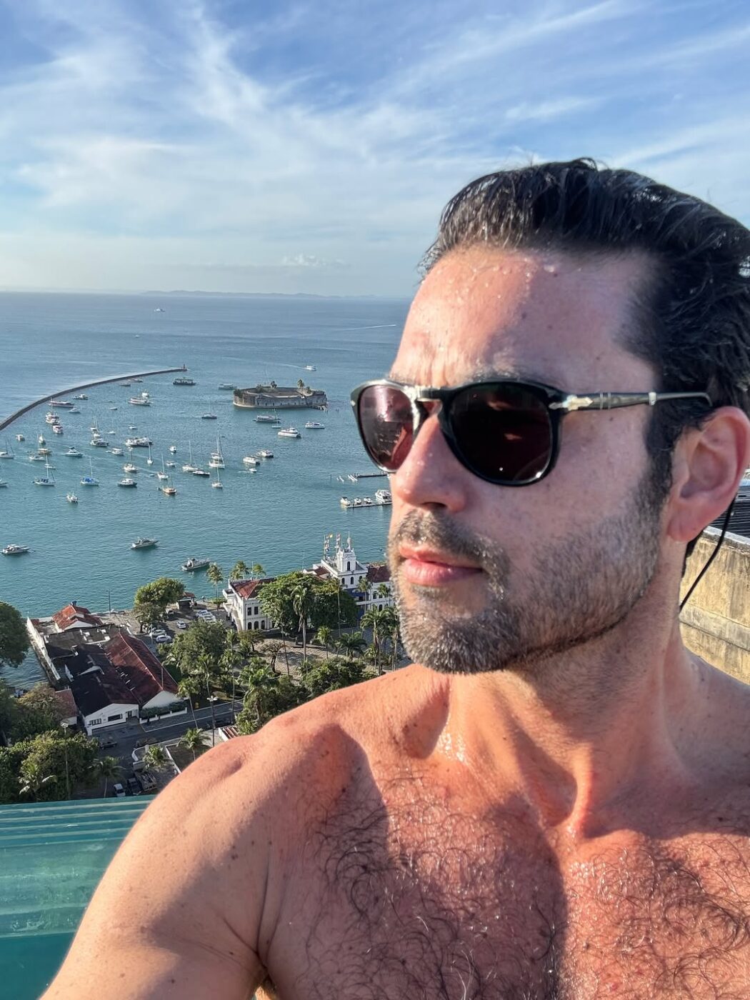 Após viagem, Sérgio Marone abre álbum de fotos em Salvador