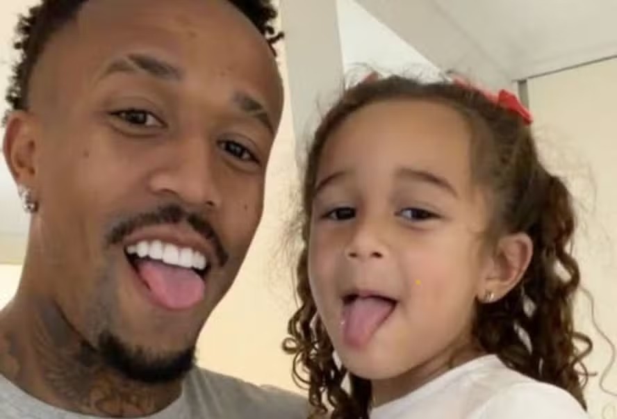 Éder Militão posa com filha após críticas sobre ausência e viagem com esposa Éder Militão posa com filha após críticas sobre ausência e viagem com esposa