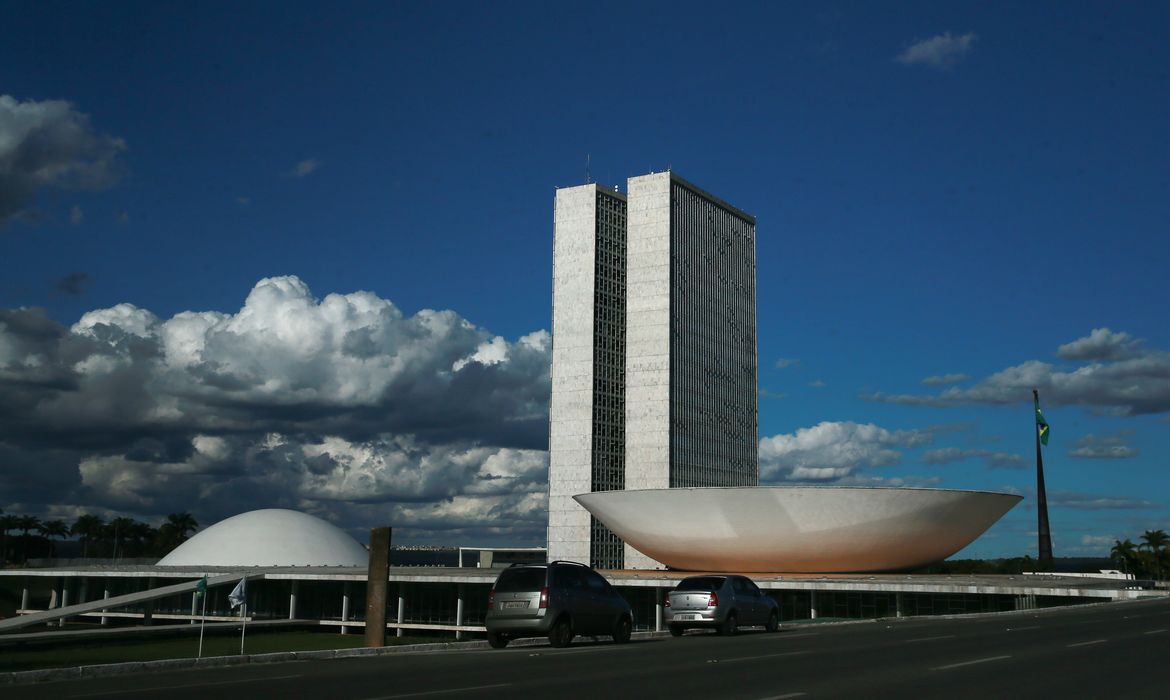Câmara dos Deputados poderá ter bancada cristã; entenda