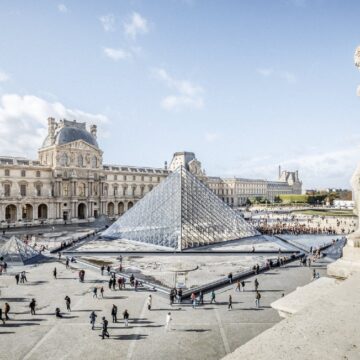 Museu do Louvre, em Paris, é fechado após roubo de joias da coleção