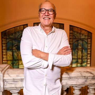 Nizan Guanaes fala sobre reinvenção, patrimônio cultural e o futuro durante palestra em Salvador