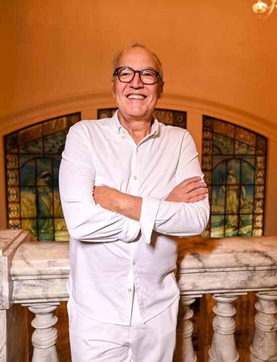 Nizan Guanaes fala sobre reinvenção, patrimônio cultural e o futuro durante palestra em Salvador