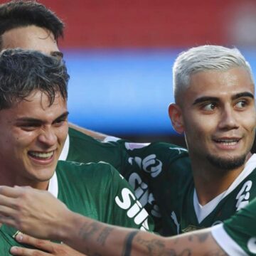 Palmeiras vira sobre o São Paulo no Morumbis em clássico marcado por polêmica de arbitragem