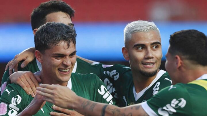 Palmeiras vira sobre o São Paulo no Morumbis em clássico marcado por polêmica de arbitragem