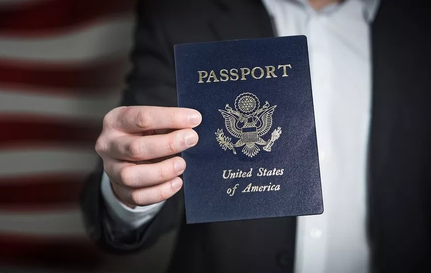 Passaporte dos EUA deixa Top 10 dos mais poderosos do mundo pela primeira vez em 20 anos