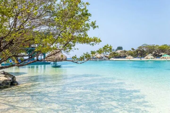 Esta praia em uma ilha privada foi eleita a mais relaxante do mundo
