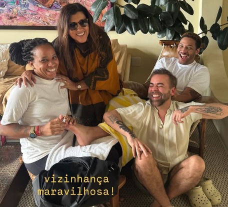 Regina Casé chega à Bahia para casamento de Pedro Tourinho e Kevin David