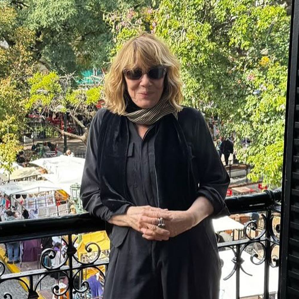 Renata Sorrah curte final de semana em Salvador e visita Palacete Tira Chapéu