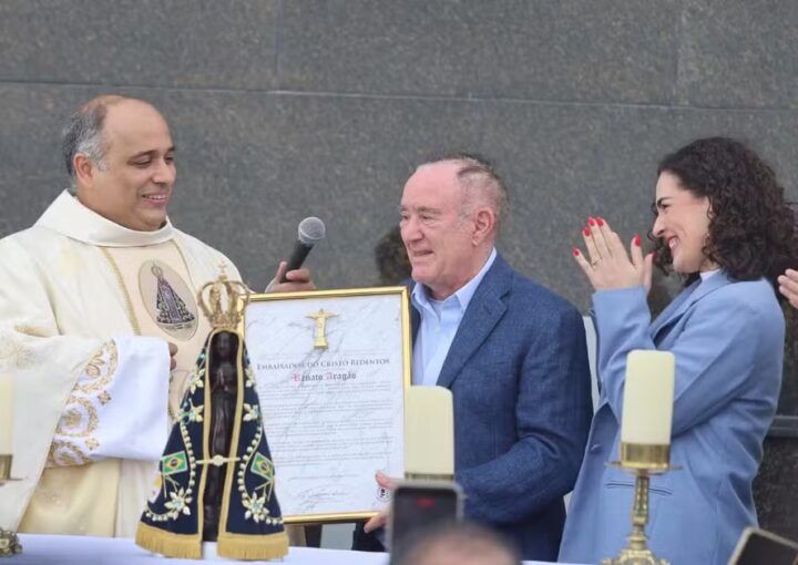 Renato Aragão é nomeado Embaixador do Cristo Redentor nos 94 anos do monumento