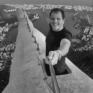 Empresário Alexandre Carvalho é sepultado no Rio de Janeiro após acidente doméstico