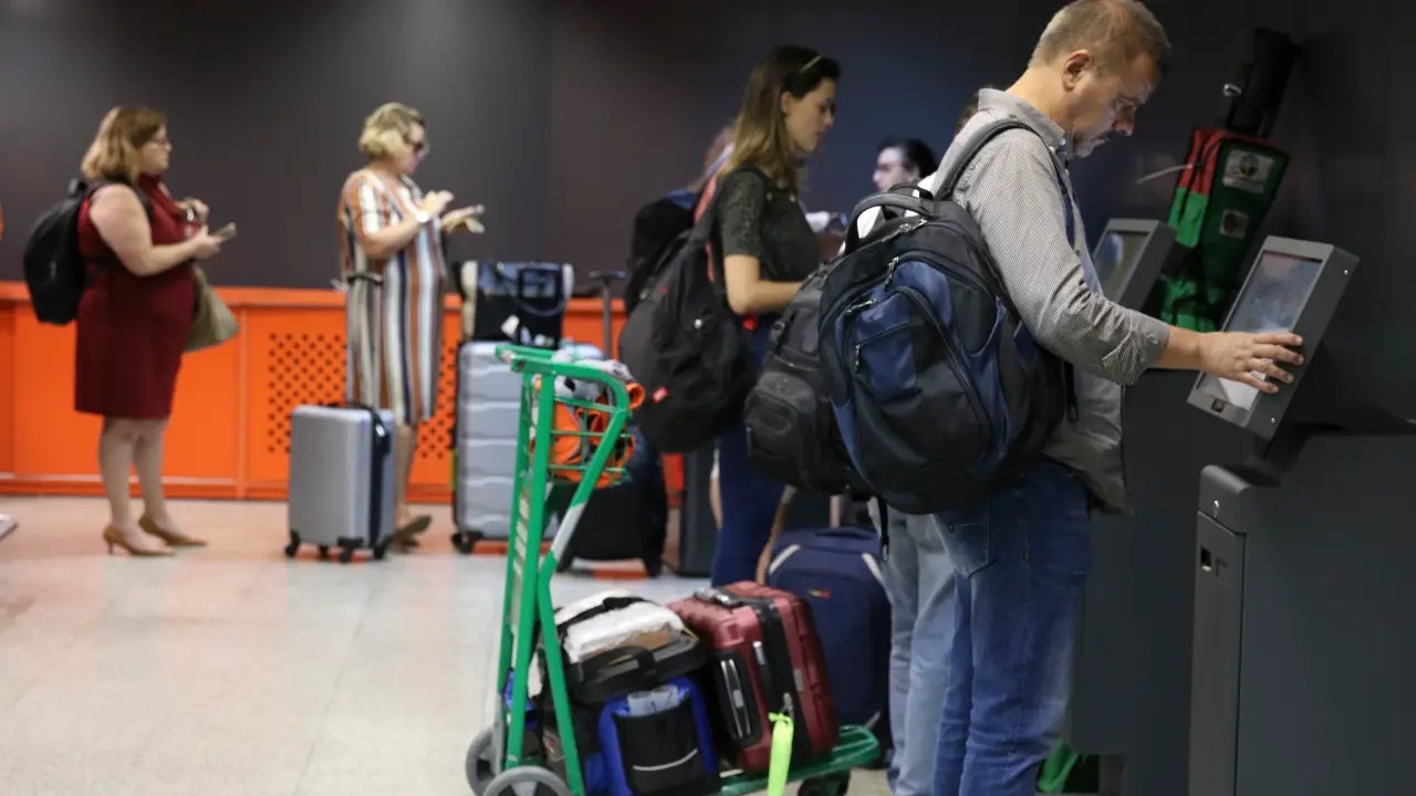 Câmara aprova gratuidade no despacho de bagagens em voos nacionais Câmara aprova gratuidade no despacho de bagagens em voos nacionais