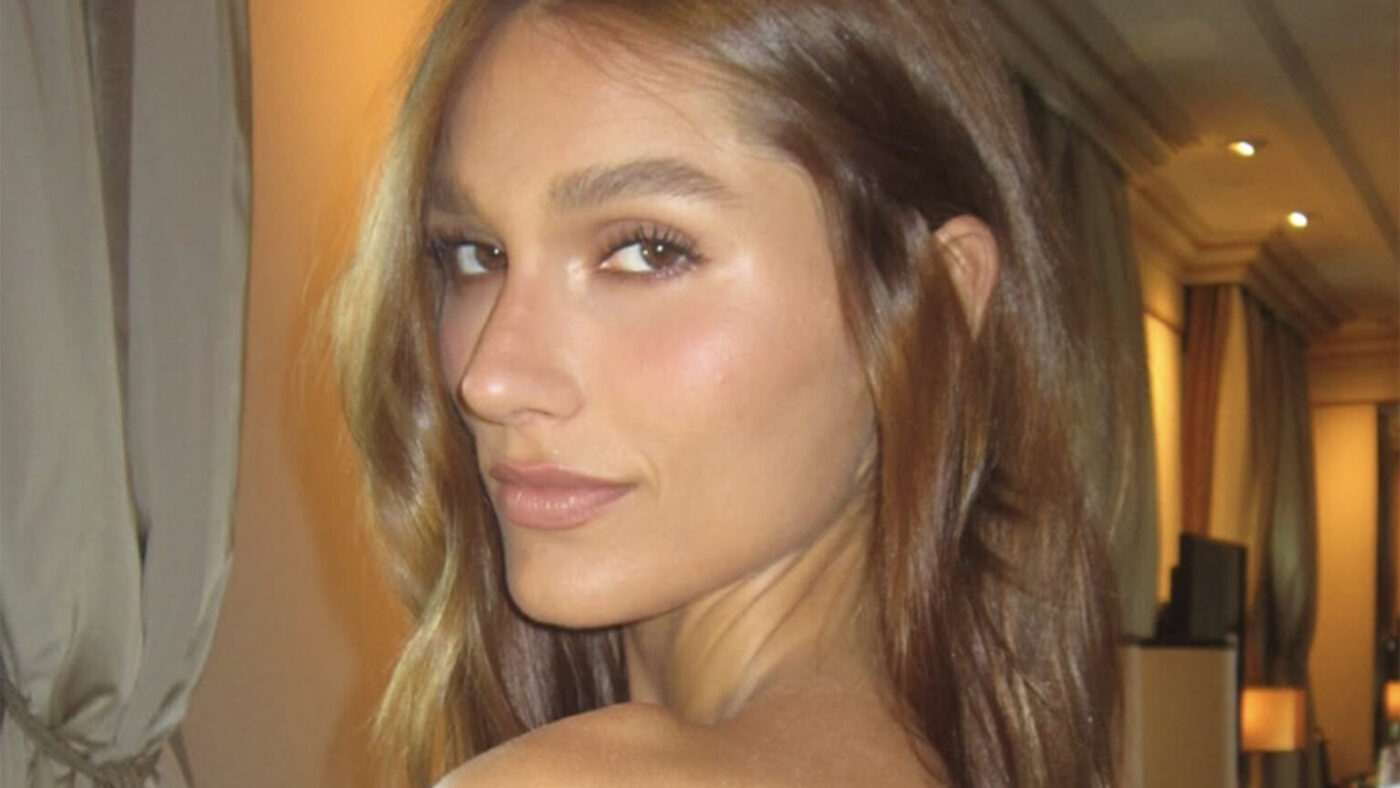 Sasha Meneghel exibe tatuagem que geralmente deixa escondida