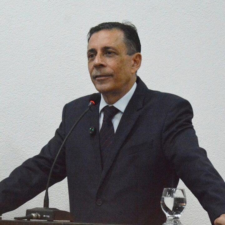 Secretário pede demissão após polêmica sobre lista de pessoas com HIV de Feira de Santana Secretário pede demissão após polêmica sobre lista de pessoas com HIV de Feira de Santana