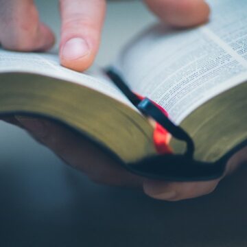 Projeto de lei propõe incluir estudo da bíblia nas escolas da Bahia Projeto de lei propõe incluir estudo da bíblia nas escolas da Bahia