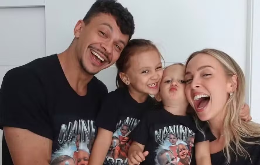 Tata Estaniecki posta foto com filhos após término com Júlio Cocielo
