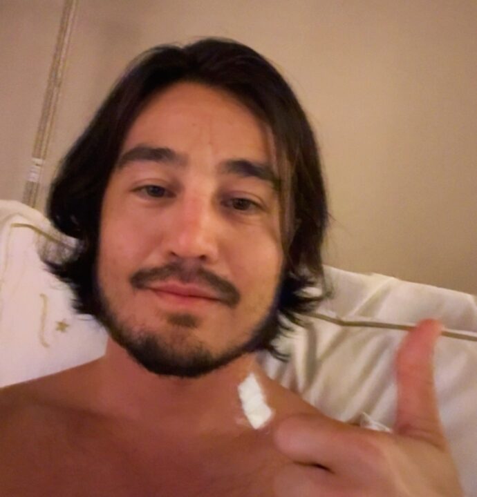 Tiago Iorc atualiza estado de saúde após ser internado com dores intensas