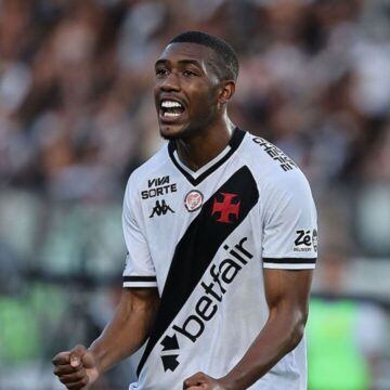 Vitória leva virada do Vasco nos acréscimos: 4 x 3 em São Januário; veja melhores momentos