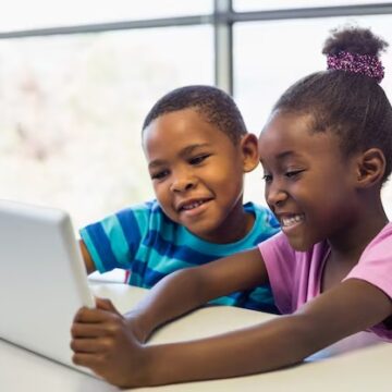 Câmara de Salvador analisa projeto para inclusão digital de estudantes da rede pública