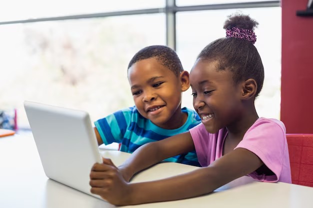 Câmara de Salvador analisa projeto para inclusão digital de estudantes da rede pública