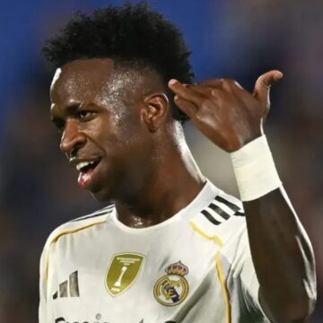 ‘Deveria aprender com o Mbappé’; jogador detona Vini Jr. e cobra respeito