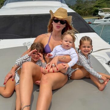 Virginia curte passeio de iate com filhos após término com Vini Jr.