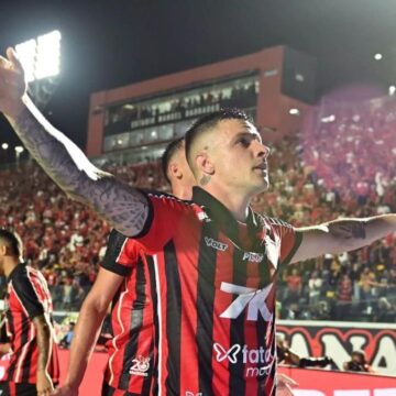 Vitória bate o Bahia no Barradão, mas segue no Z-4; Tricolor se afasta do G-4; veja gols