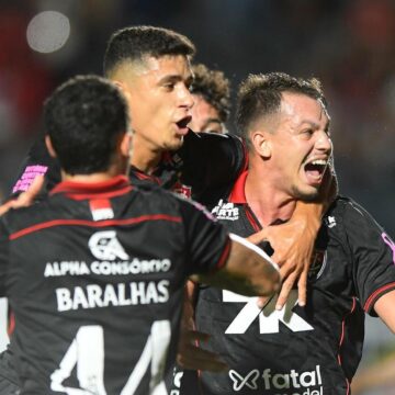 Vitória vence o Ceará no Barradão mas segue no Z4; veja melhores momentos