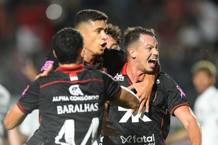 Vitória vence o Ceará no Barradão mas segue no Z4; veja melhores momentos