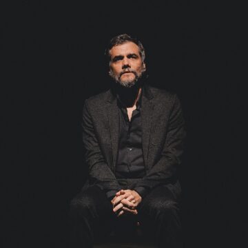 Estreia no Rio: Wagner Moura apresenta nova peça e reúne convidados ilustres