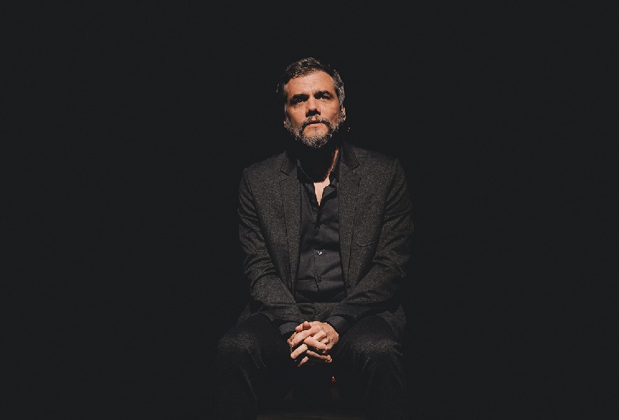 Estreia no Rio: Wagner Moura apresenta nova peça e reúne convidados ilustres