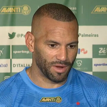 Weverton reage a Ceni e chama gramado do Bahia de “falta de respeito”; veja vídeo