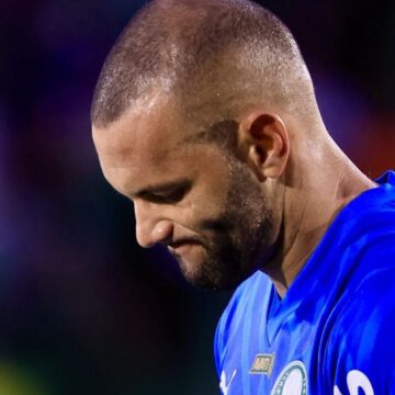 Weverton sofre lesão e pode desfalcar o Palmeiras contra o Flamengo no Maracanã Weverton sofre lesão e pode desfalcar o Palmeiras contra o Flamengo no Maracanã