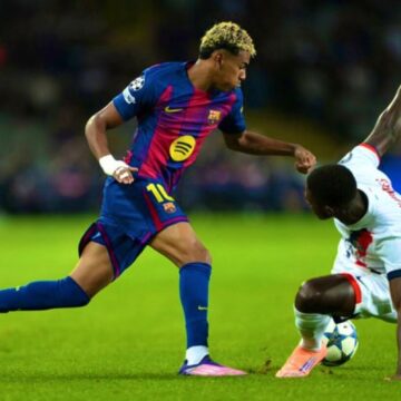 Incrível! Yamal arranca do próprio campo, dribla meio PSG, e Barça quase marca golaço; confira vídeo