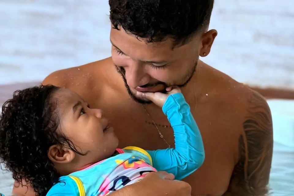 Yuri Lima explica por que deixou o futebol e chora ao falar da filha Yuri Lima explica por que deixou o futebol e chora ao falar da filha