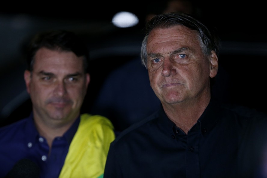 “A gente vai reagir”, disse Flávio Bolsonaro ao convocar vigília para ‘resgatar o Brasil’