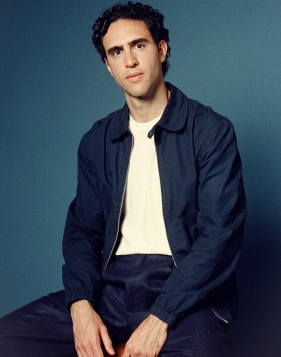 Zeca Veloso lança primeiro álbum solo e fala sobre influência da religião: “A coisa mais importante para mim é Jesus”