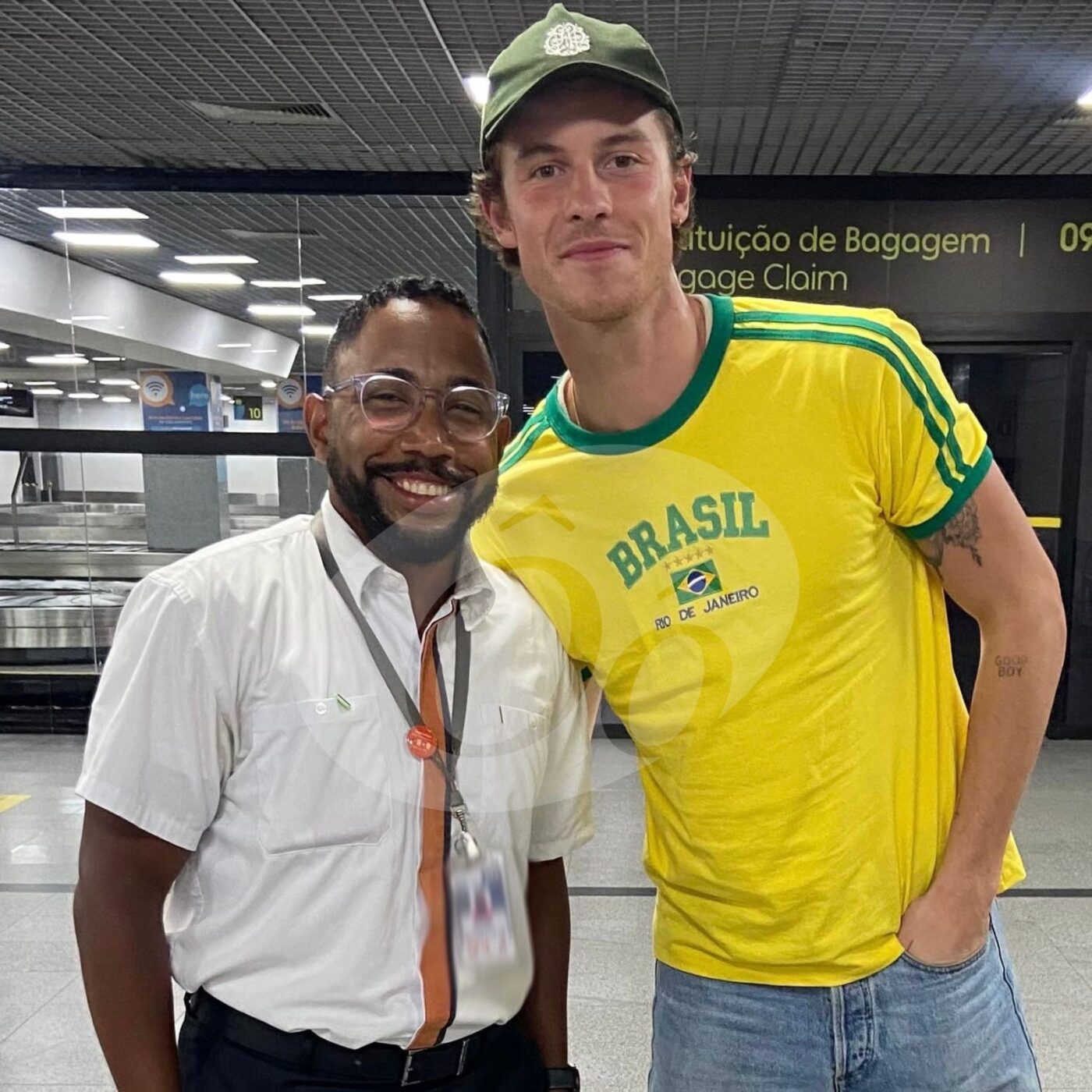 Shawn Mendes desembarca em Salvador após evento com príncipe William no Rio de Janeiro