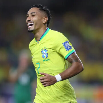 Brasileiro Raphinha é finalista do prêmio de melhor do mundo da Fifa