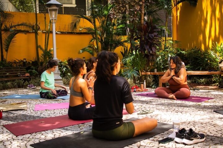 Salvador recebe experiência inédita que une yoga, brunch e vinhos no Cinema do Museu