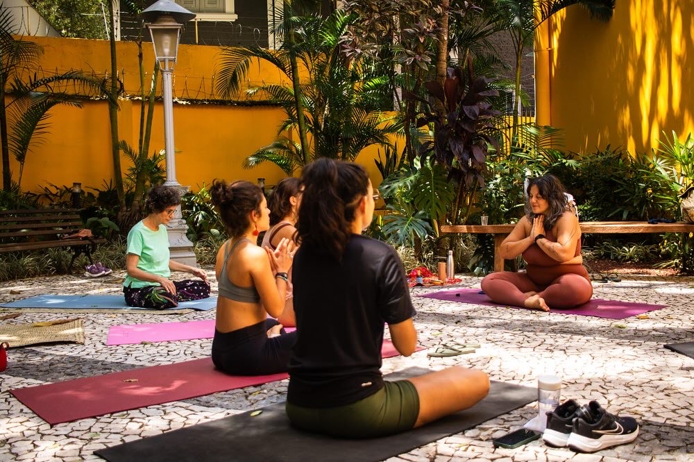 Salvador recebe experiência inédita que une yoga, brunch e vinhos no Cinema do Museu