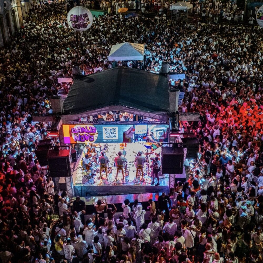 Banjo Novo lota Largo do Pelourinho em show gratuito nesta sexta-feira (28); veja vídeo