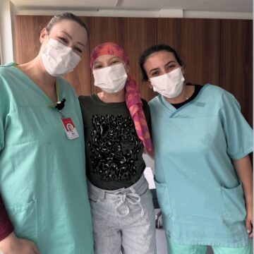 Isabel Veloso comemora alta e compartilha momento de emoção ao deixar hospital