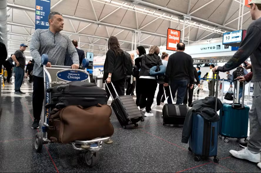 Shutdown nos EUA pode fechar parte do espaço aéreo e causar caos no sistema