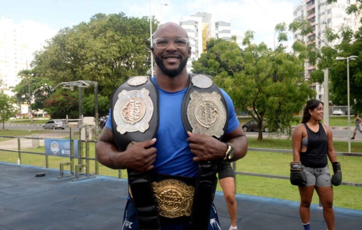 Instrutor da Academia Salvador vence maior evento de MMA da América Latina e leva experiência para aulas públicas